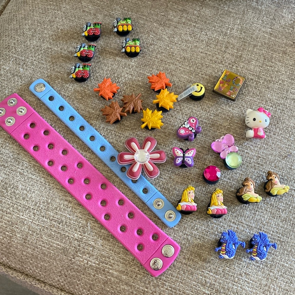 CROCS JIBBITZ charms Thomas train Disney Princess hello Kitty bracelets